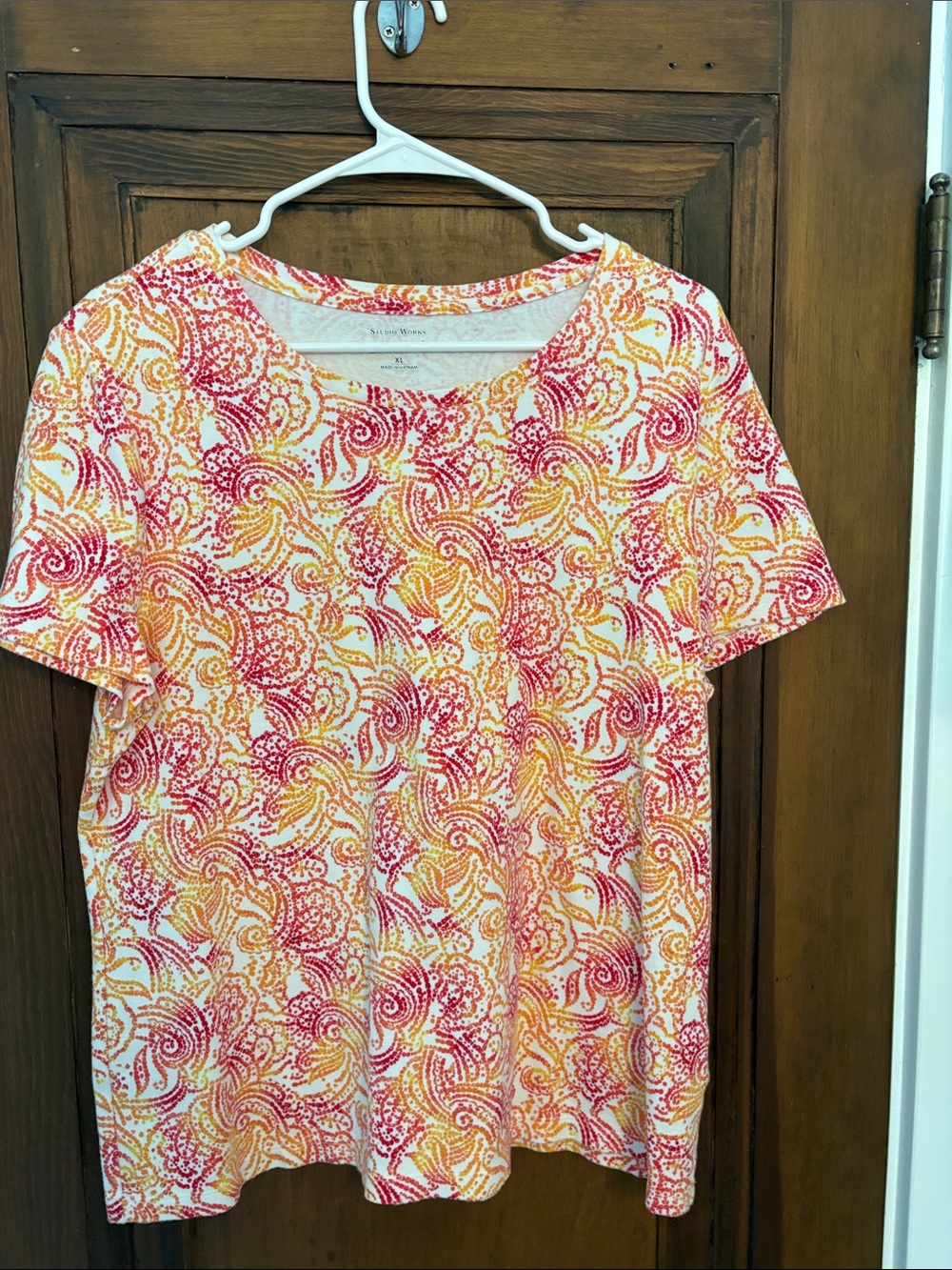 Women's Short Sleeve Swirl Print Tee - White with Pink & Orange